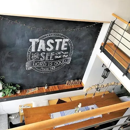 Tolle Grosse Mit Kamin Und Terrasse *