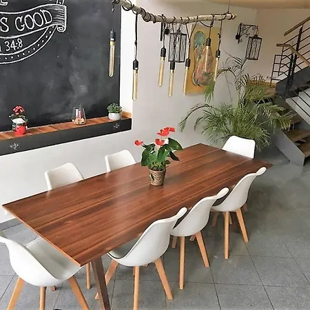 Tolle Grosse Mit Kamin Und Terrasse 아파트 *